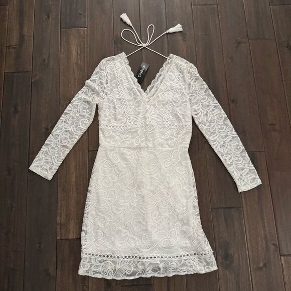 Eilly Bazar White Lace Fitted Long Sleeve Dress Jr. L NWT - Picture 1 of 9
